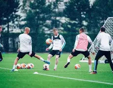 星空体育官网-英超关键时刻再迎强敌，曼城调整名单，主帅态度：信心回归，医务组通报恢复(英超爭冠情勢再生變)